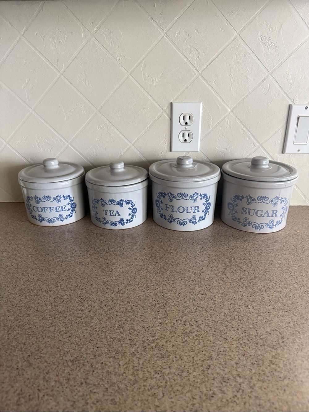 Vintage Rare set of 4 Farmhouse Cottage Stoneware crocks with lids